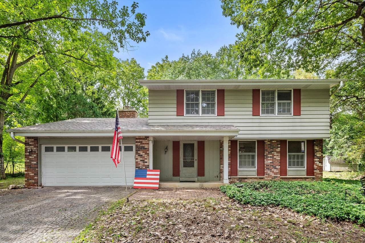 N10W27463 Rolling Ridge Ct - Photo 1