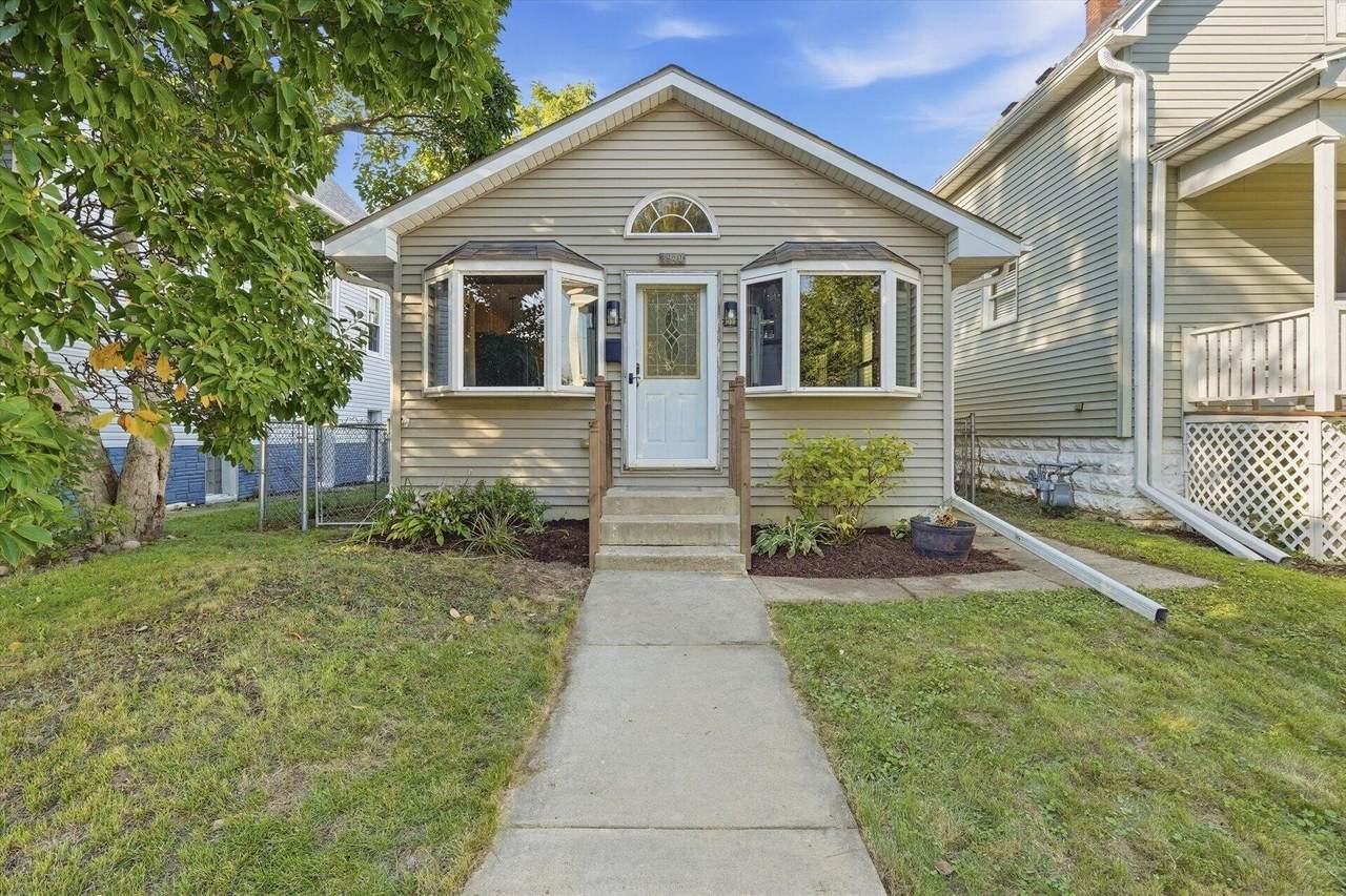 3940 Underwood Ave - Photo 1