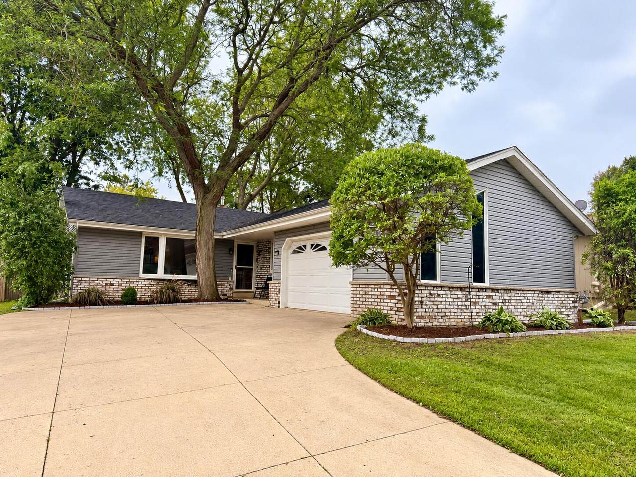 4613 87th Pl - Photo 1