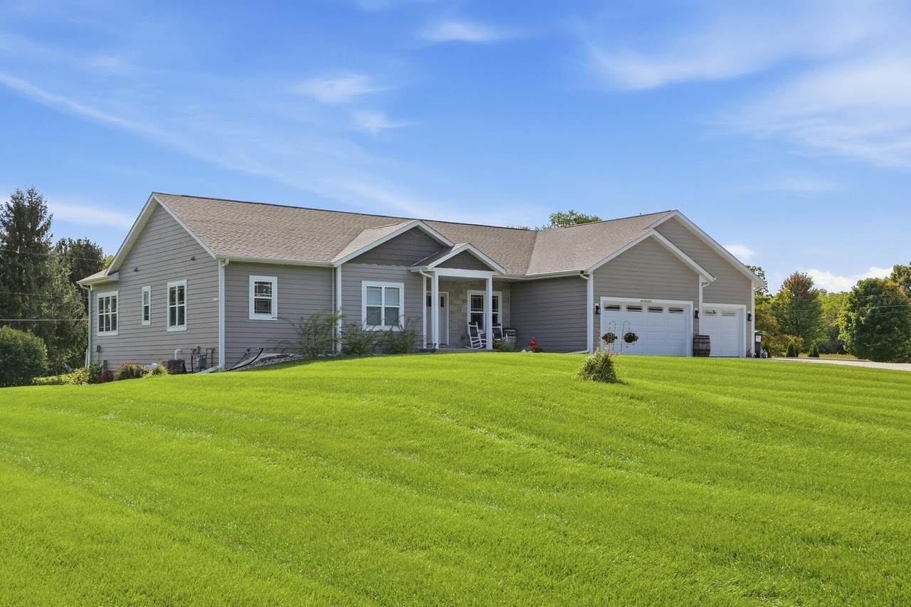 N120W20255 Dolores Ct - Photo 1