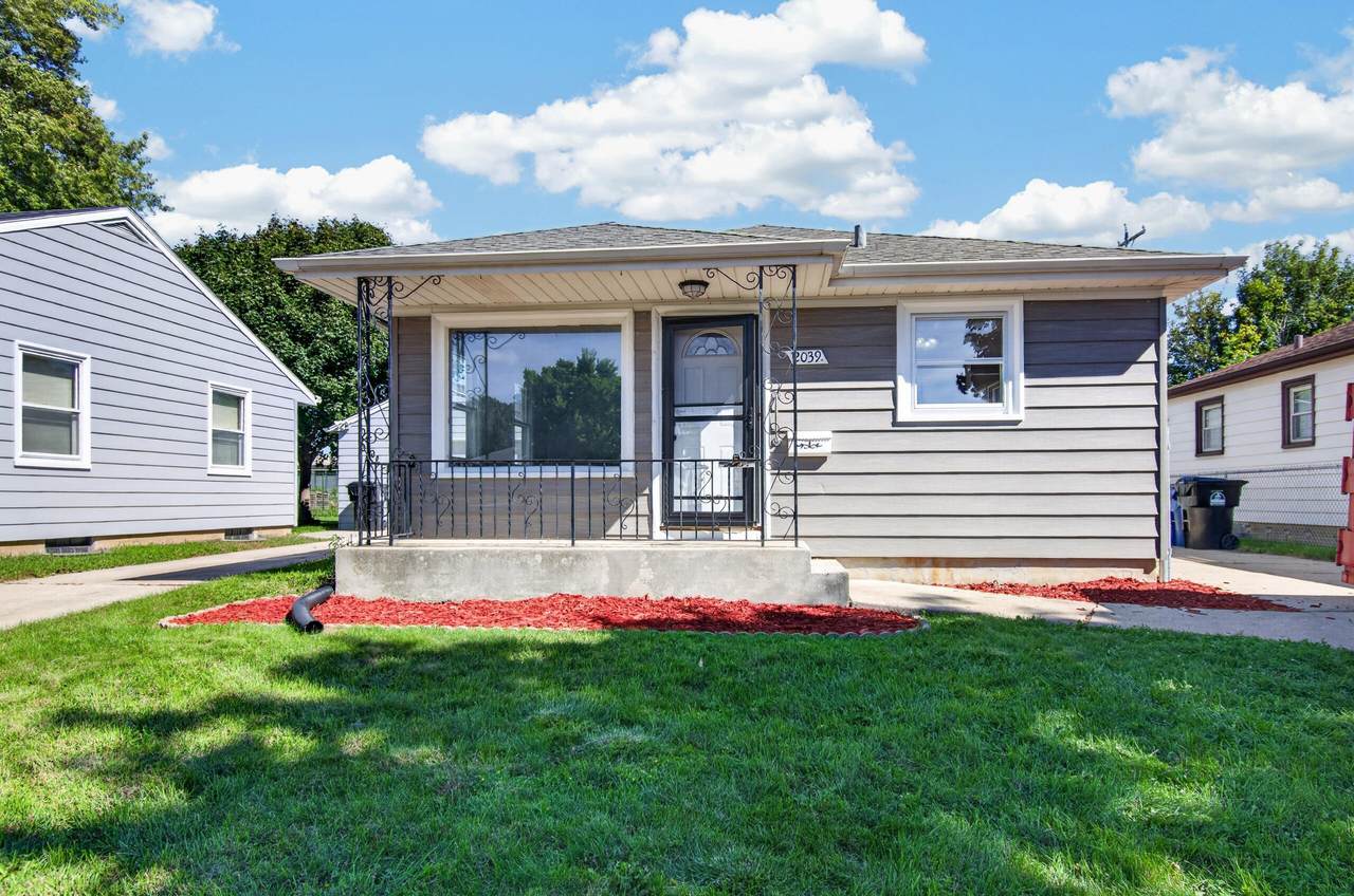2039 Wustum Ave - Photo 1