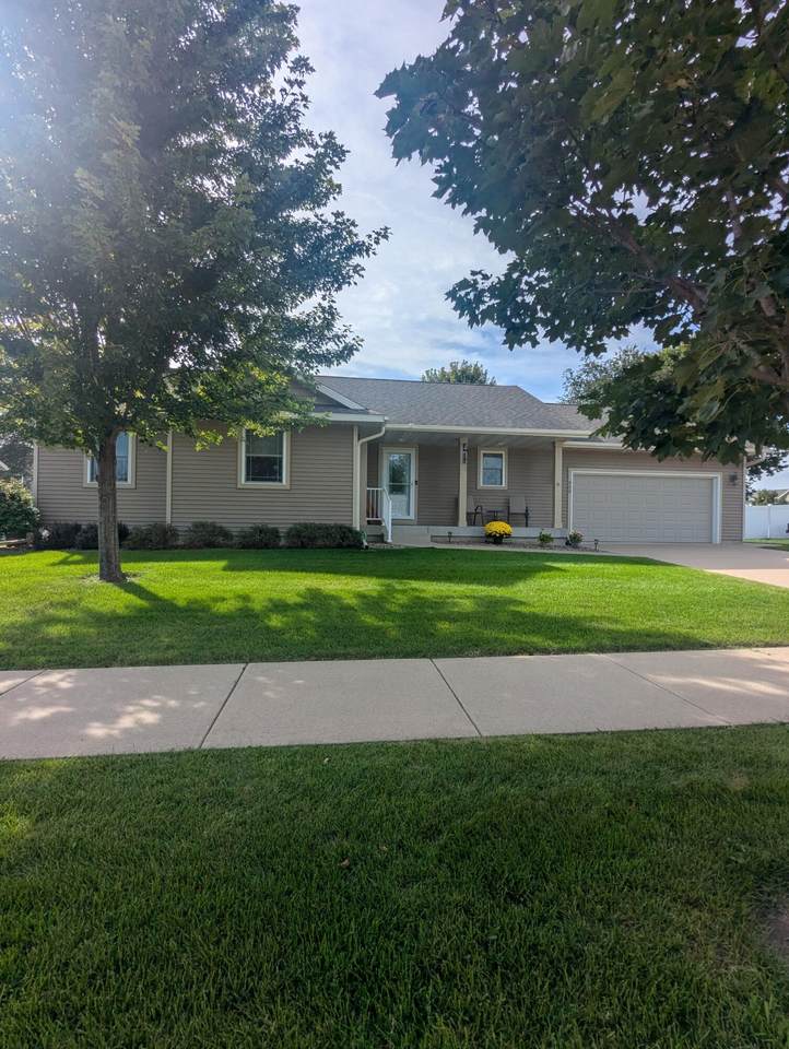 950 Aspen Blvd - Photo 1