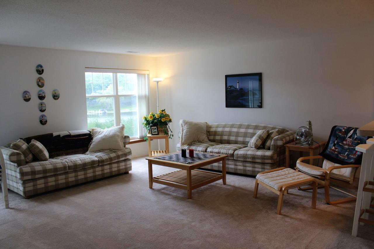 2112 Landings Ln - Photo 1