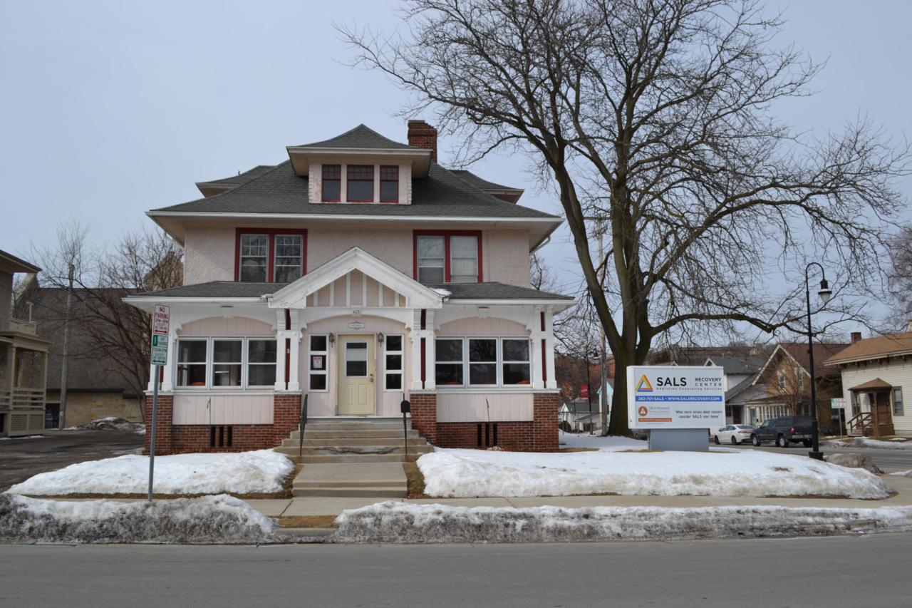 620 Maple Ave - Photo 1