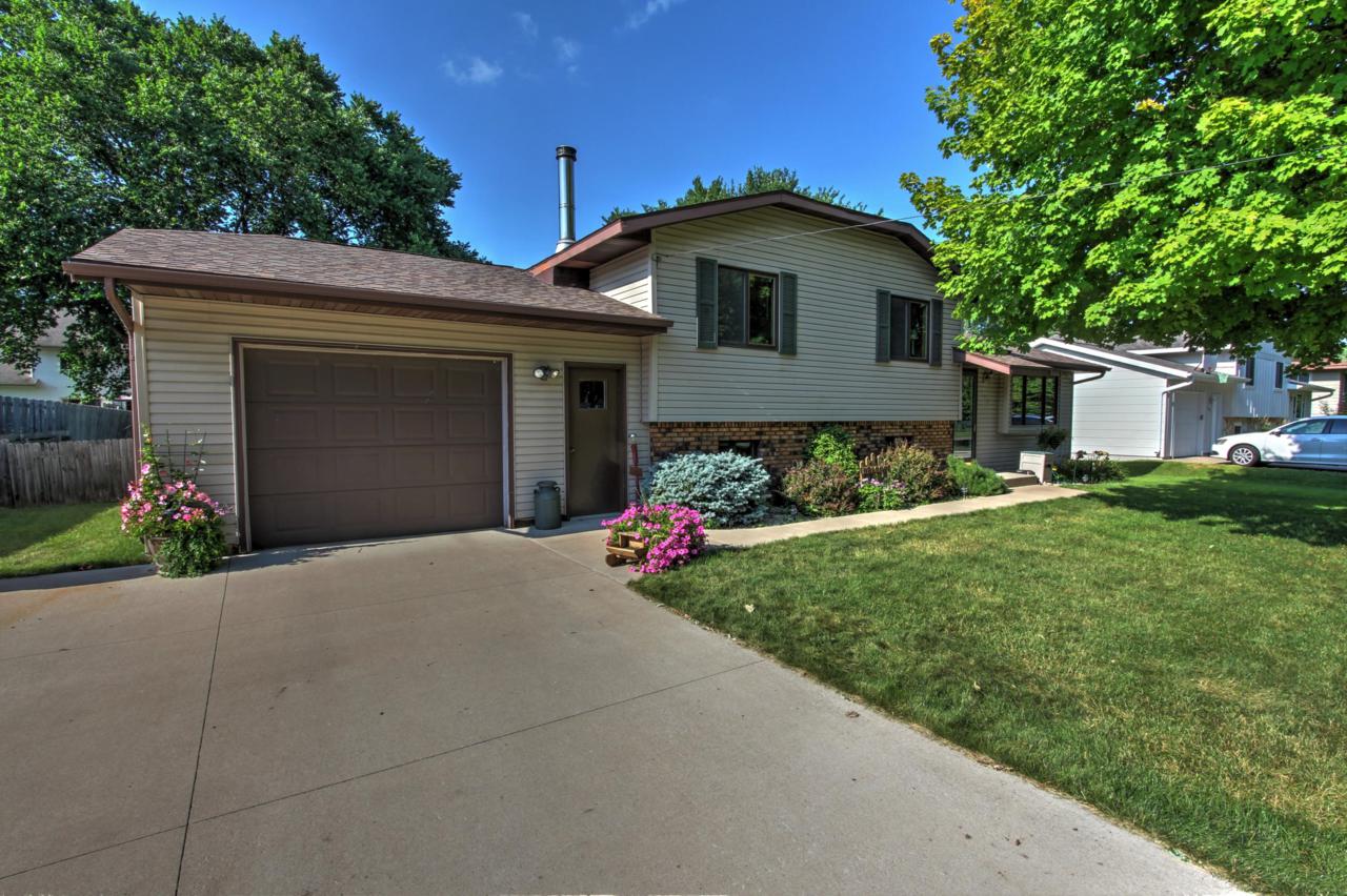 803 Lakeview Dr - Photo 1