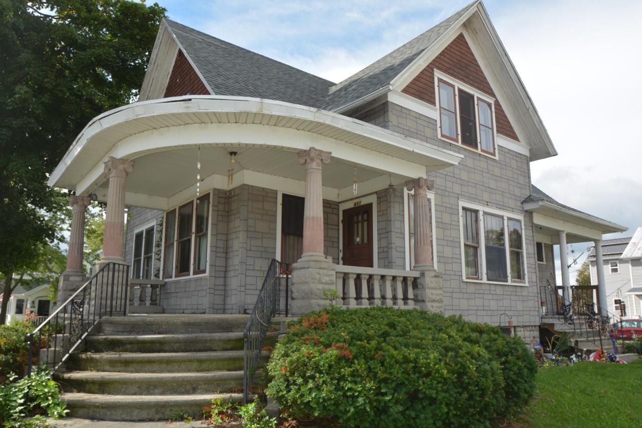 431 5TH ST - Photo 1