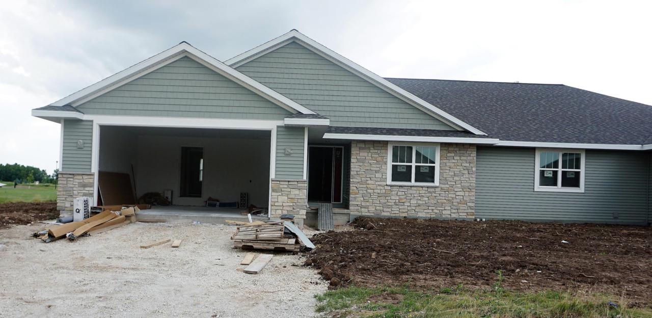 7326 Twin Ponds Dr - Photo 1