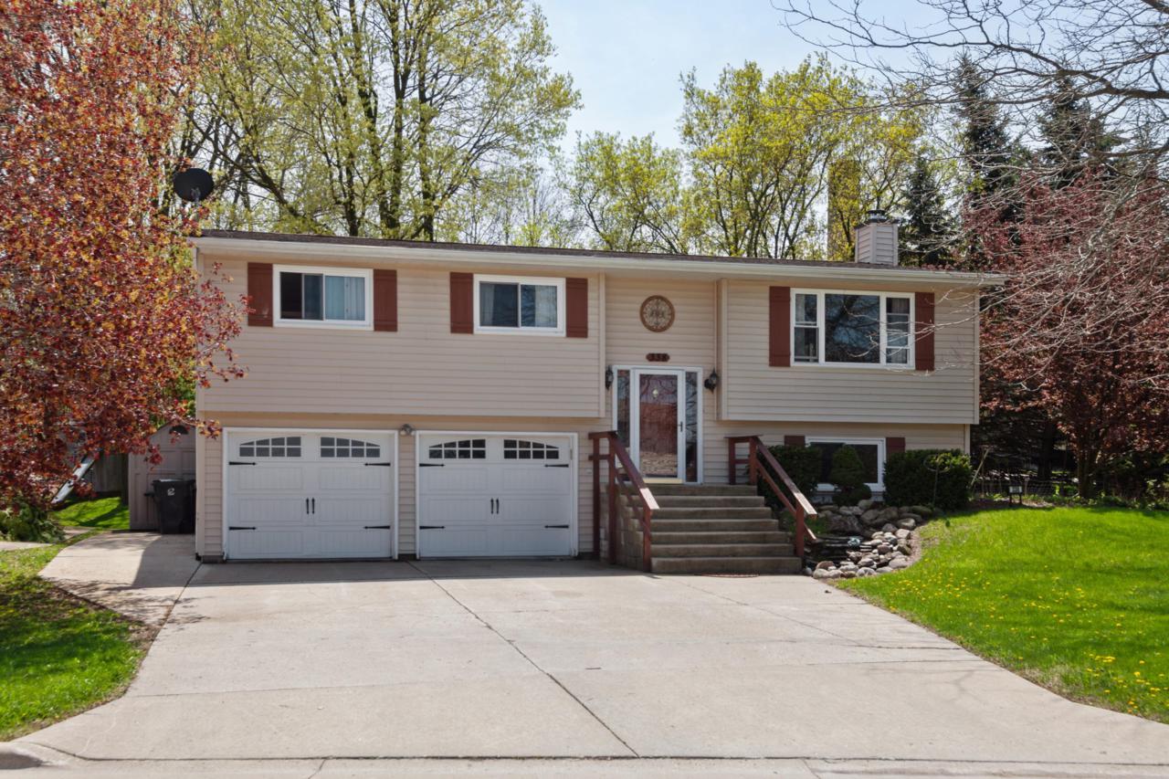 338 Lake Dr - Photo 1