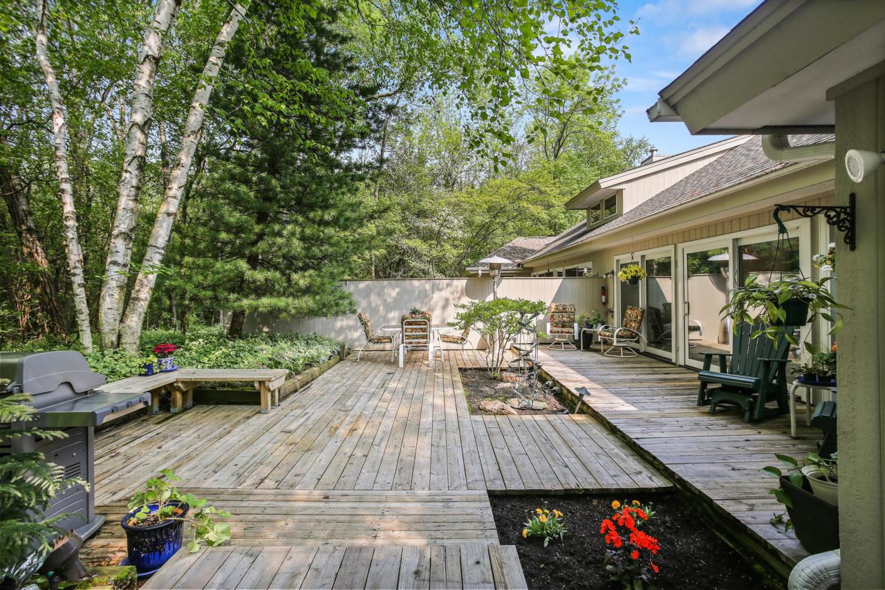 10007 Franklin Ct - Photo 1