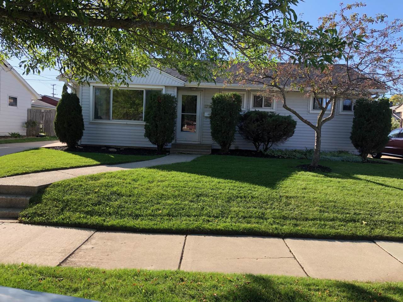 1716 Summit Ave - Photo 1