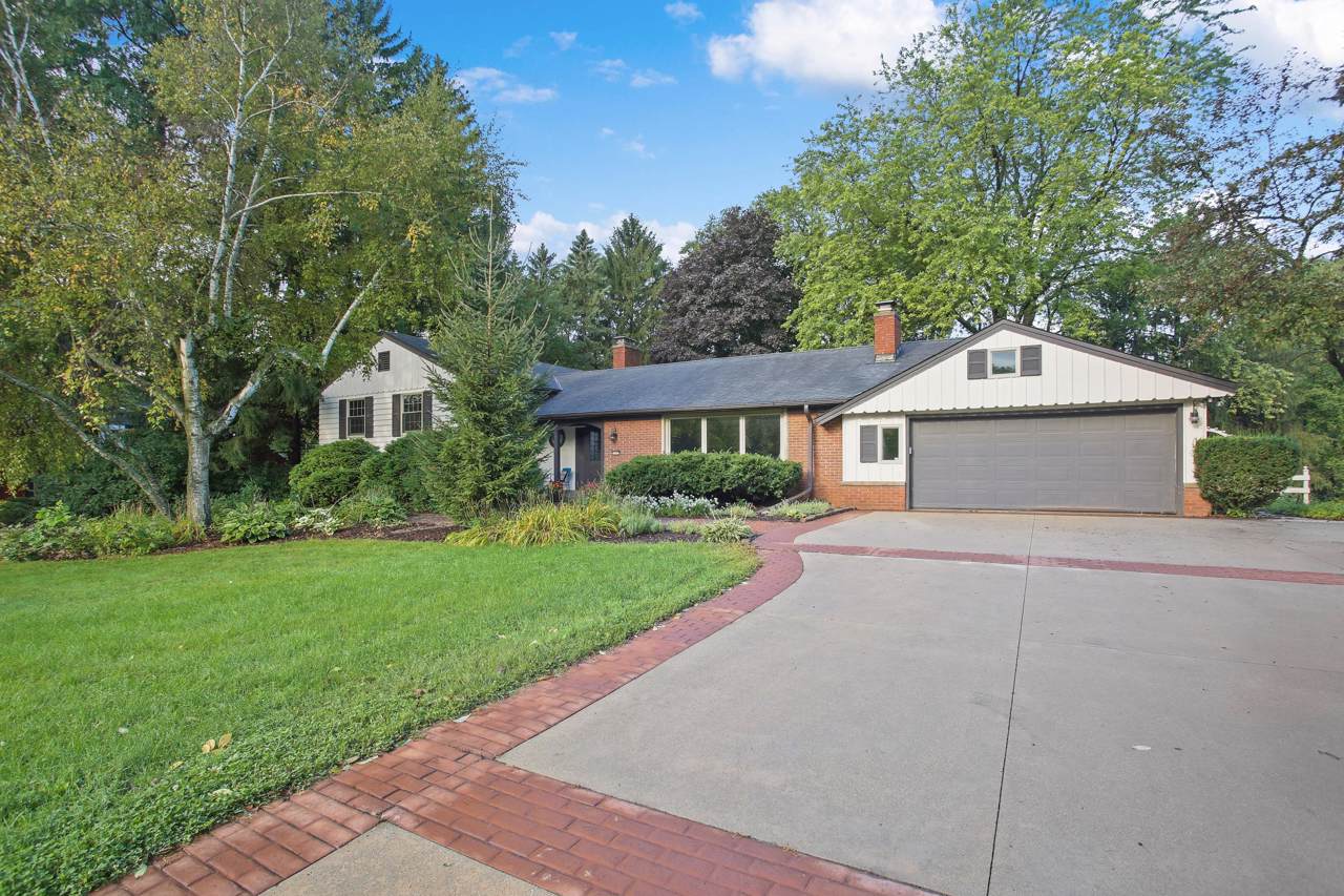 1525 Highland Dr - Photo 1