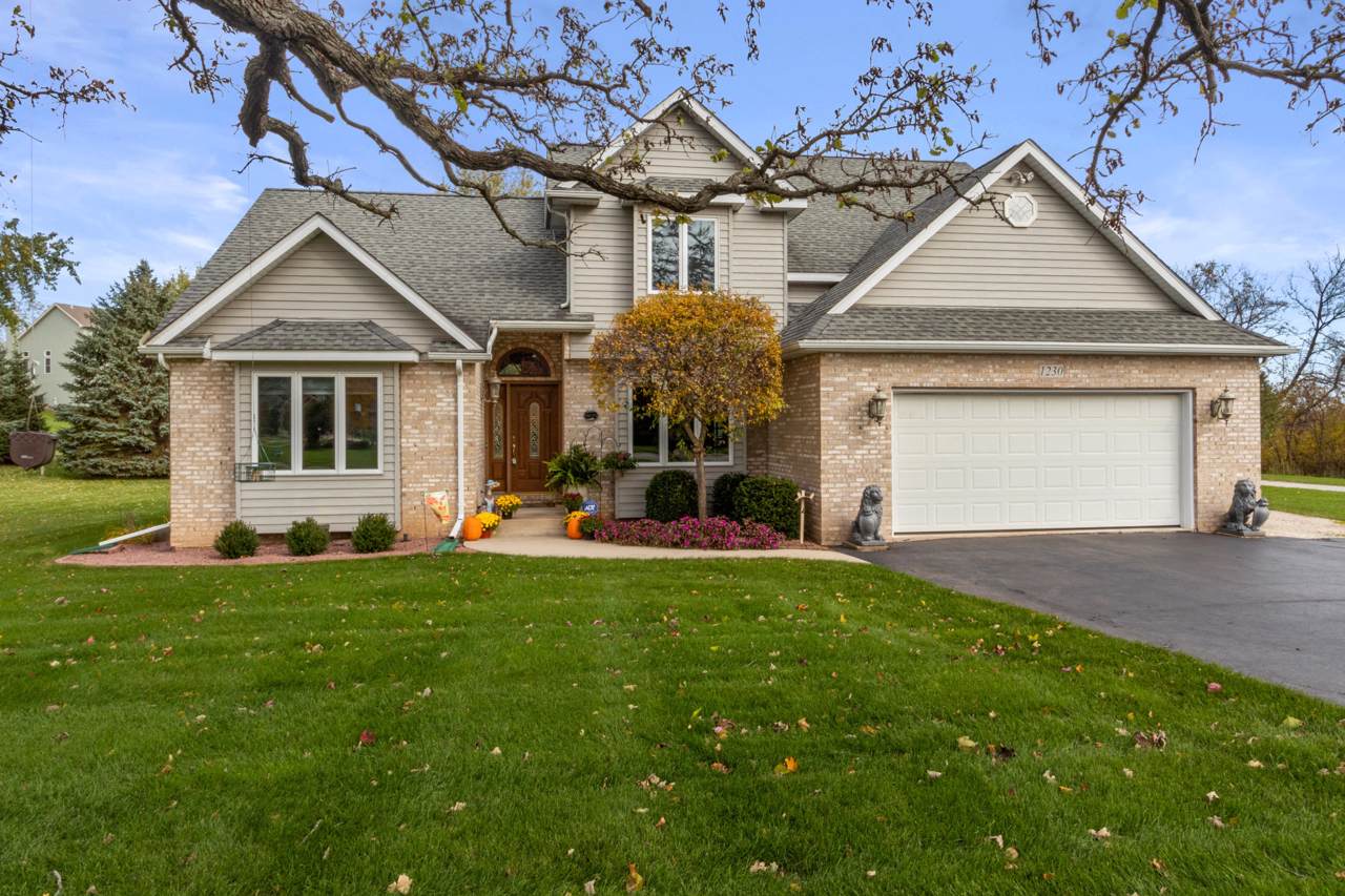 1230 Point O Woods Dr - Photo 1
