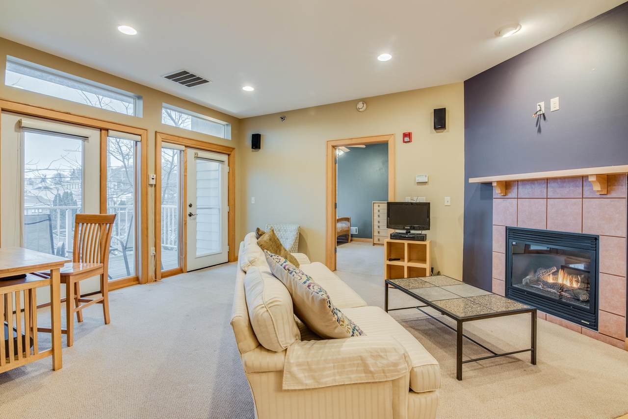 110 Wisconsin St - Photo 1