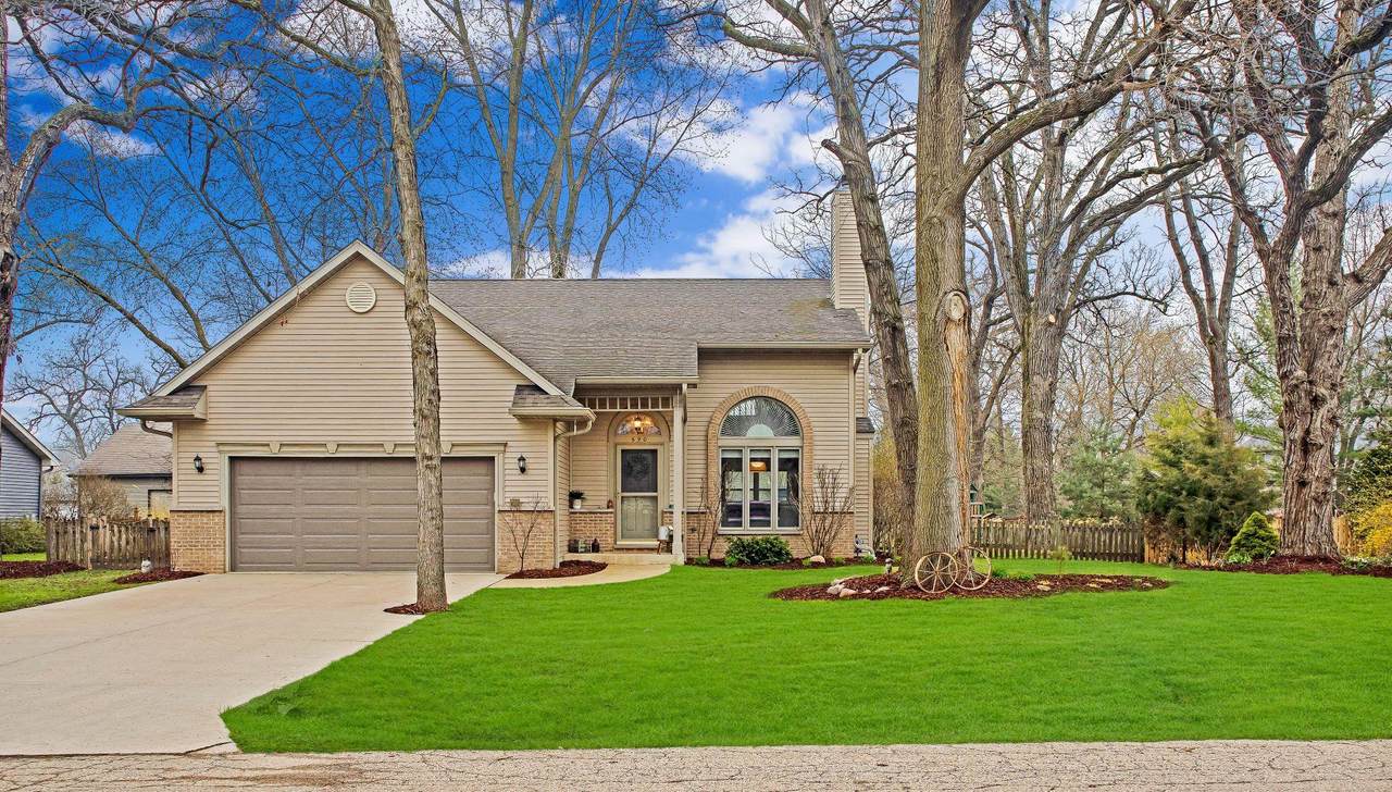 690 4th Ct - Photo 1