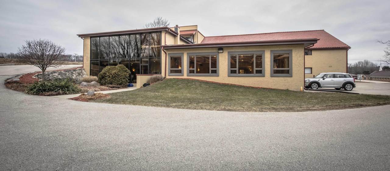 21415 Greenfield Ave - Photo 1