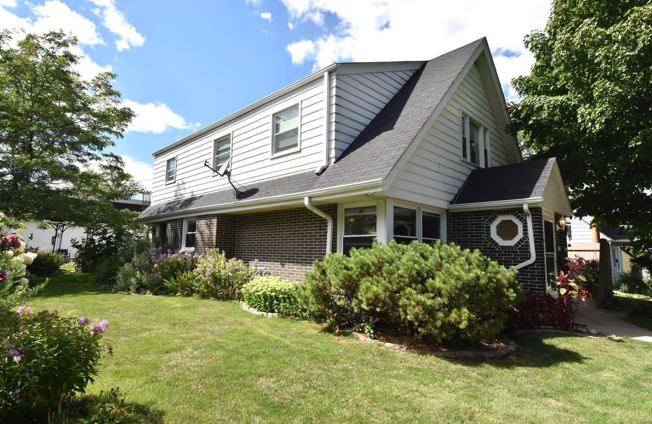 2943 91st St - Photo 1