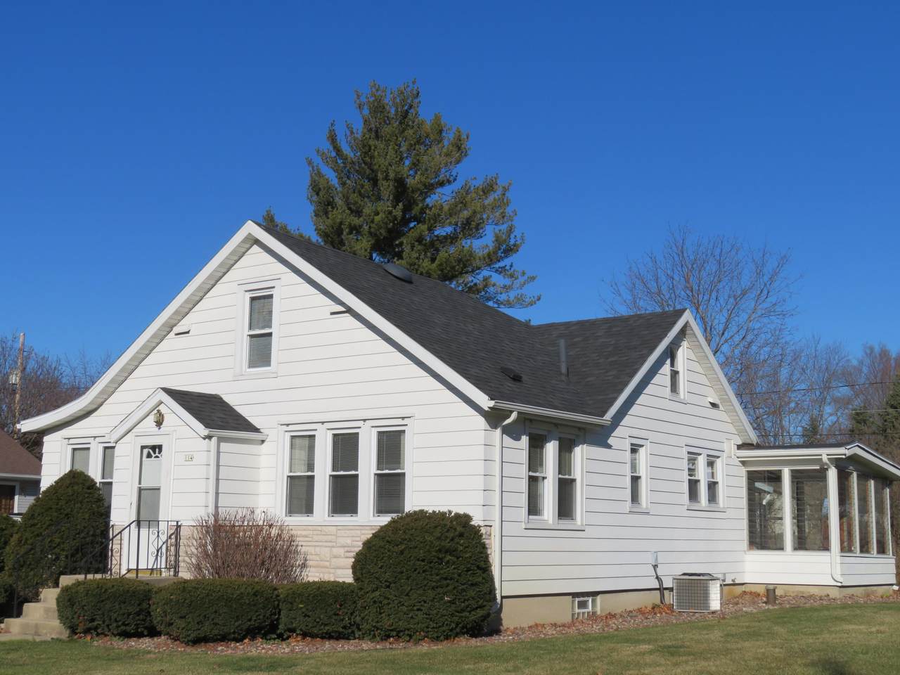 114 Chestnut St - Photo 1
