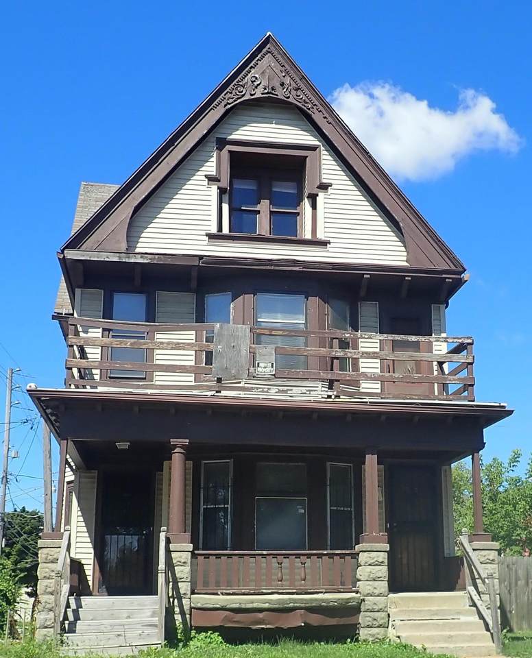 1419 37th St - Photo 1