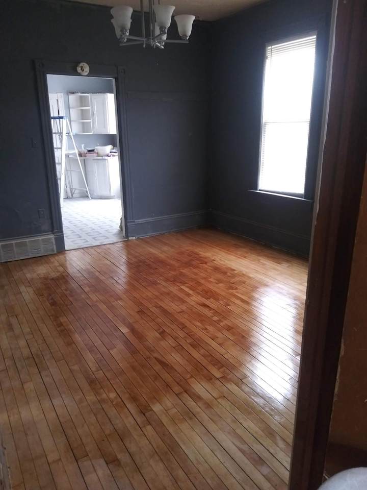 635 Center St - Photo 1