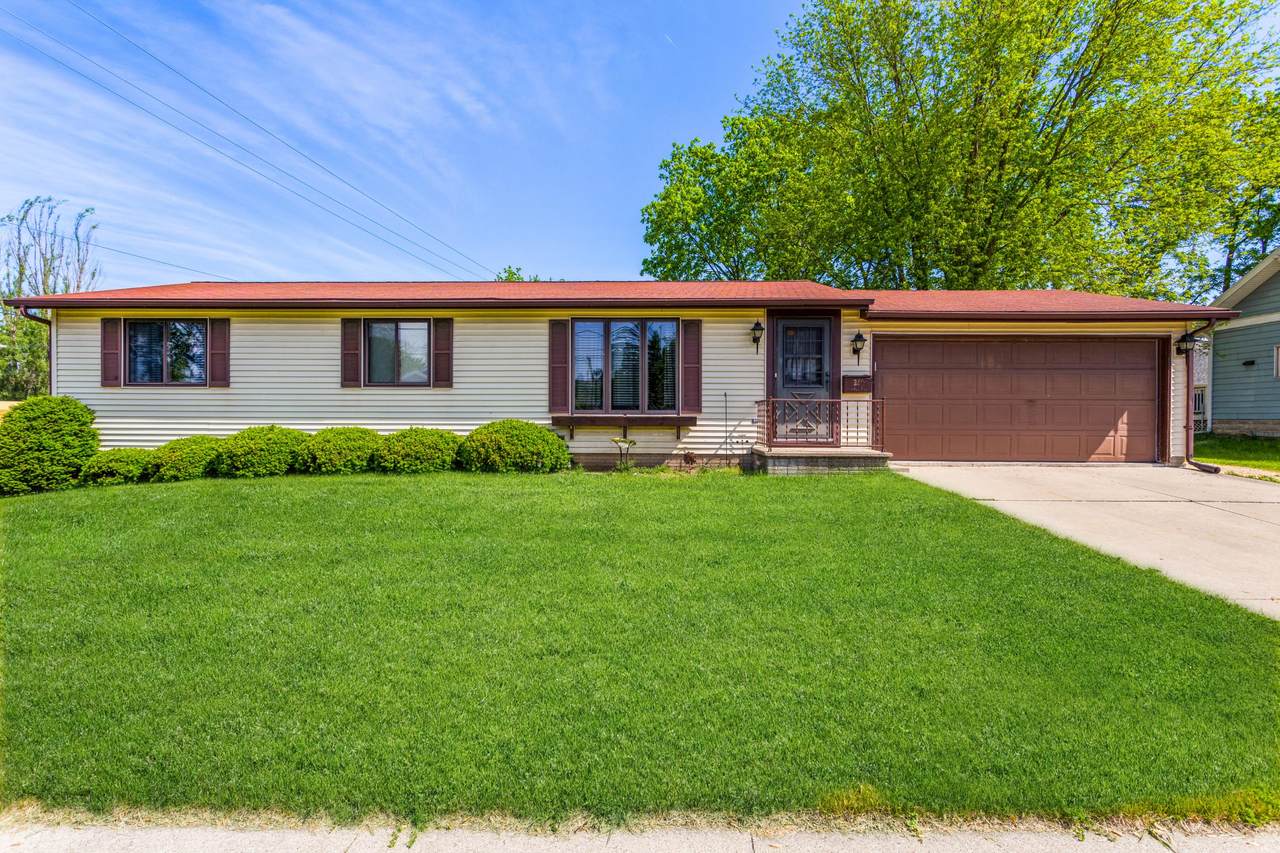 210 Park St - Photo 1
