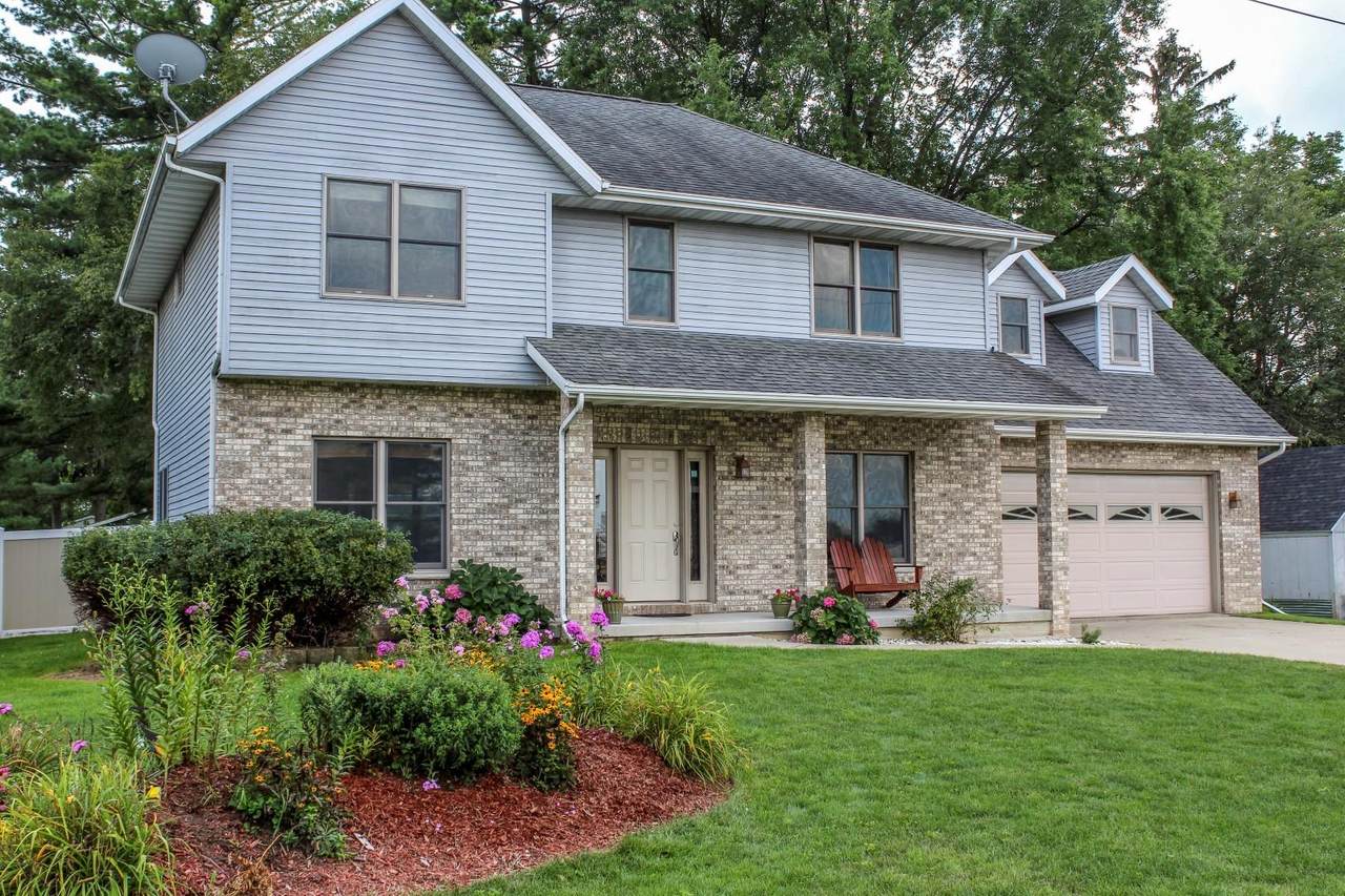412 Blue Jay Way - Photo 1