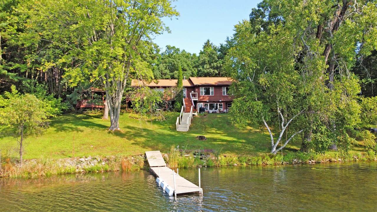 W7081 Oakwood Dr - Photo 1