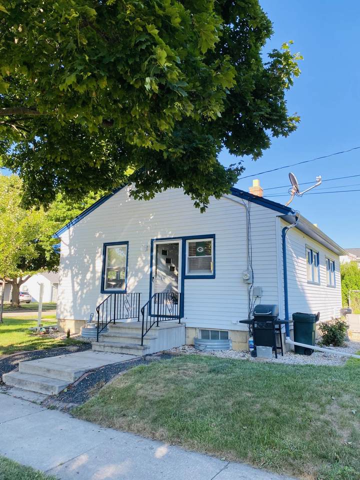 433 Bottsford Ave - Photo 1