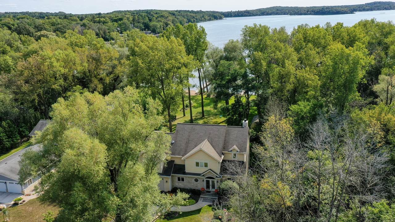 N77W31687 Northwoods Dr - Photo 1