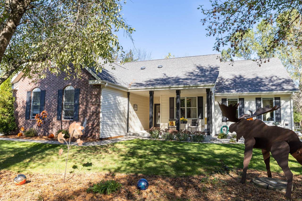 S90W18360 Parker Dr - Photo 1