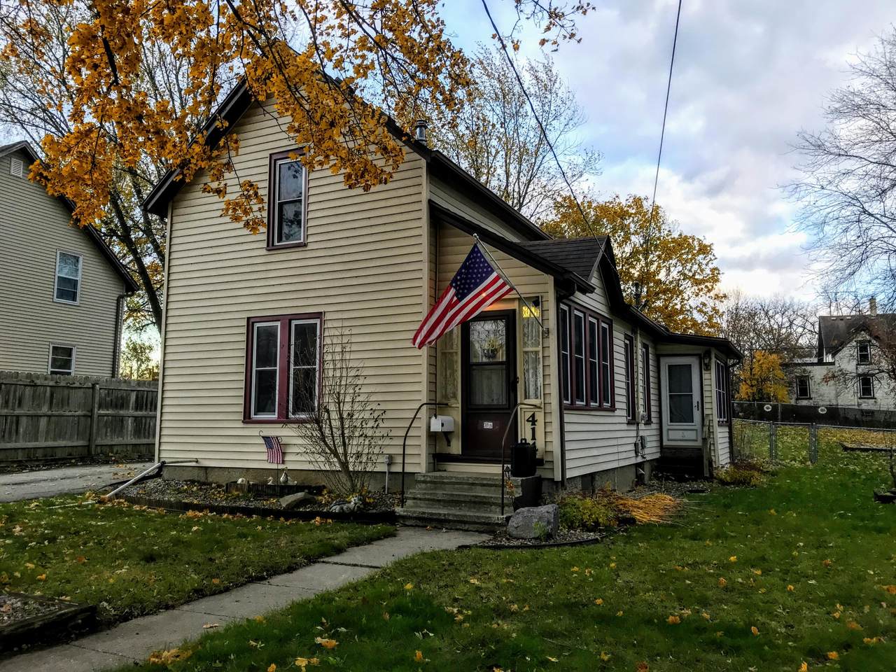 414 Converse St - Photo 1