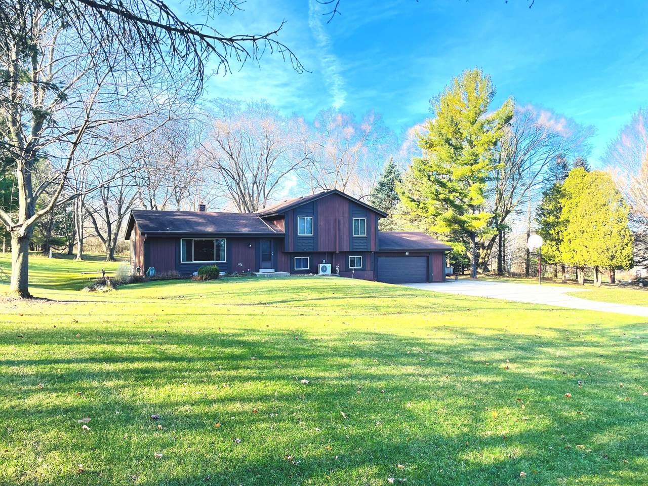 W296N575 Bryn Dr - Photo 1