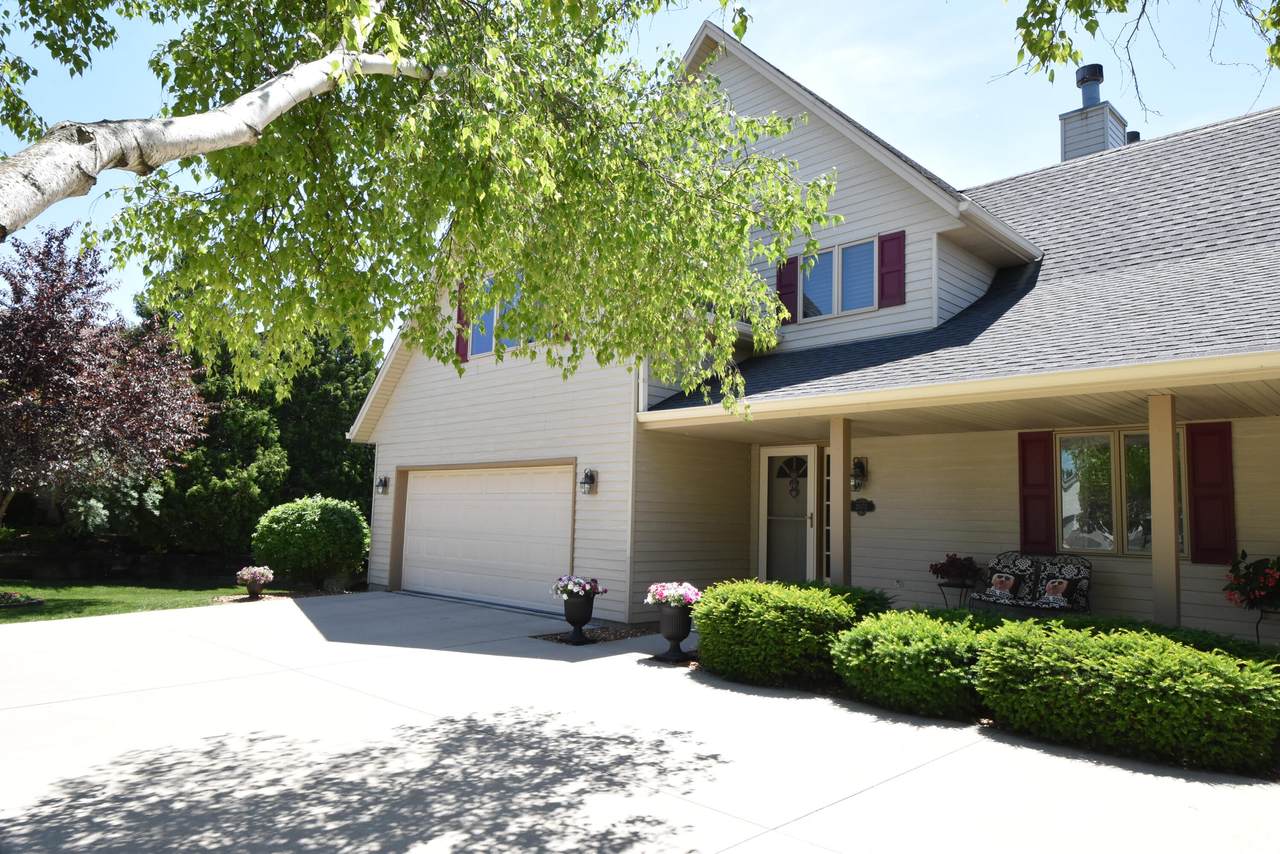 2075 Cherokee St - Photo 1