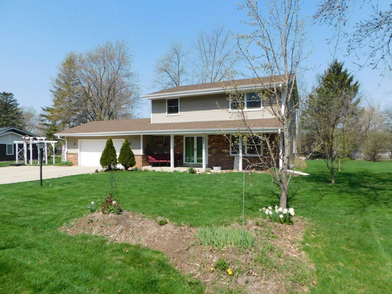 640 Coventry Ln - Photo 1