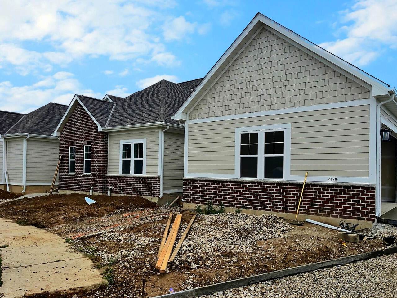 2190 Colonial Woods Cir - Photo 1