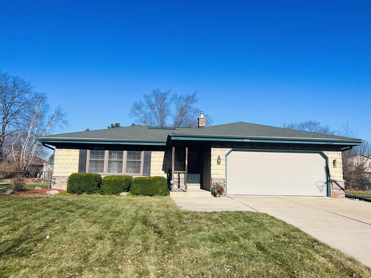 10610 Beacon Hill Dr - Photo 1