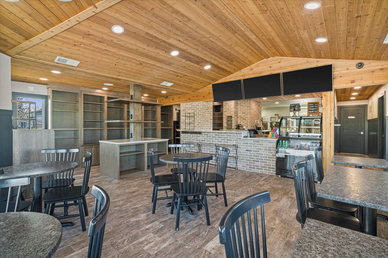7910 Loomis Rd - Photo 1