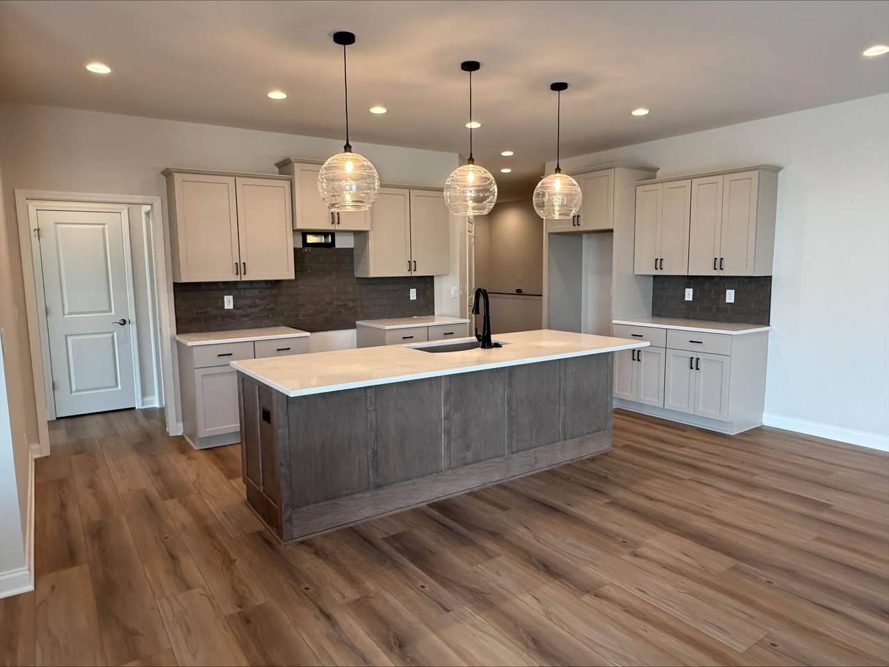 880 Verona Cir - Photo 1
