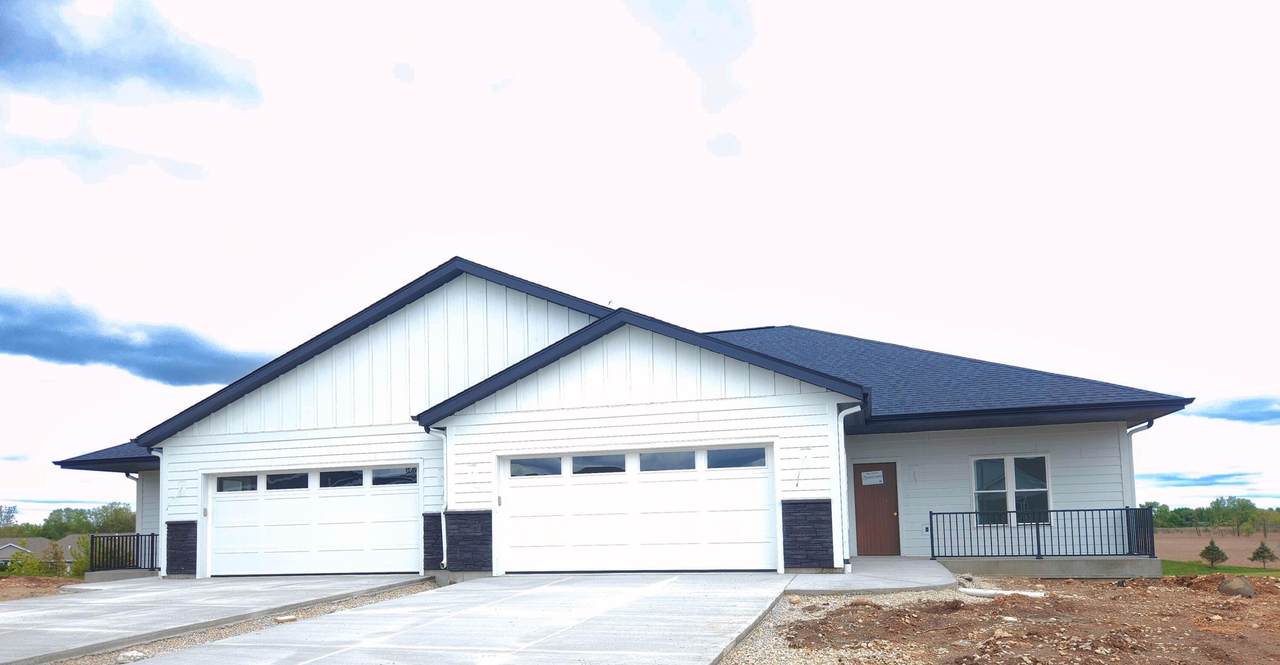 1343 Scenic Pointe Ct - Photo 1