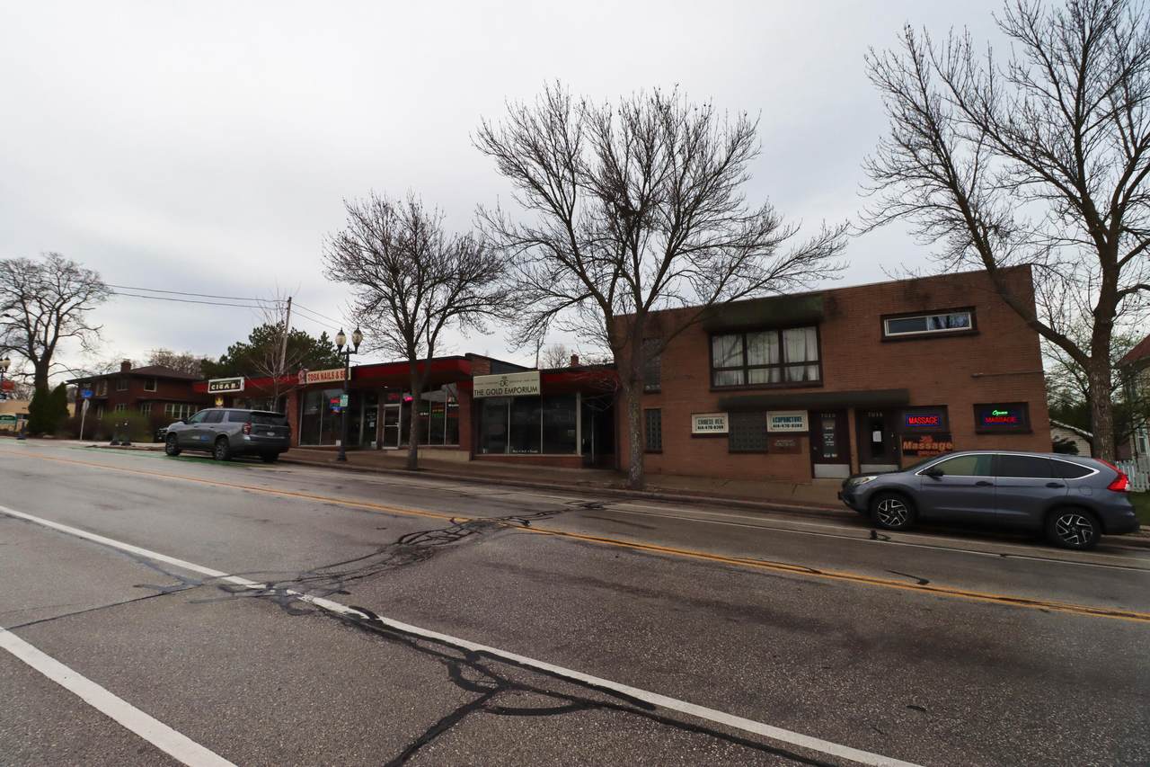 7026 North Ave - Photo 1