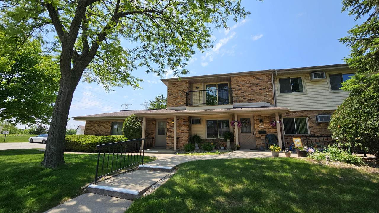 4591 Greenridge Cir - Photo 1