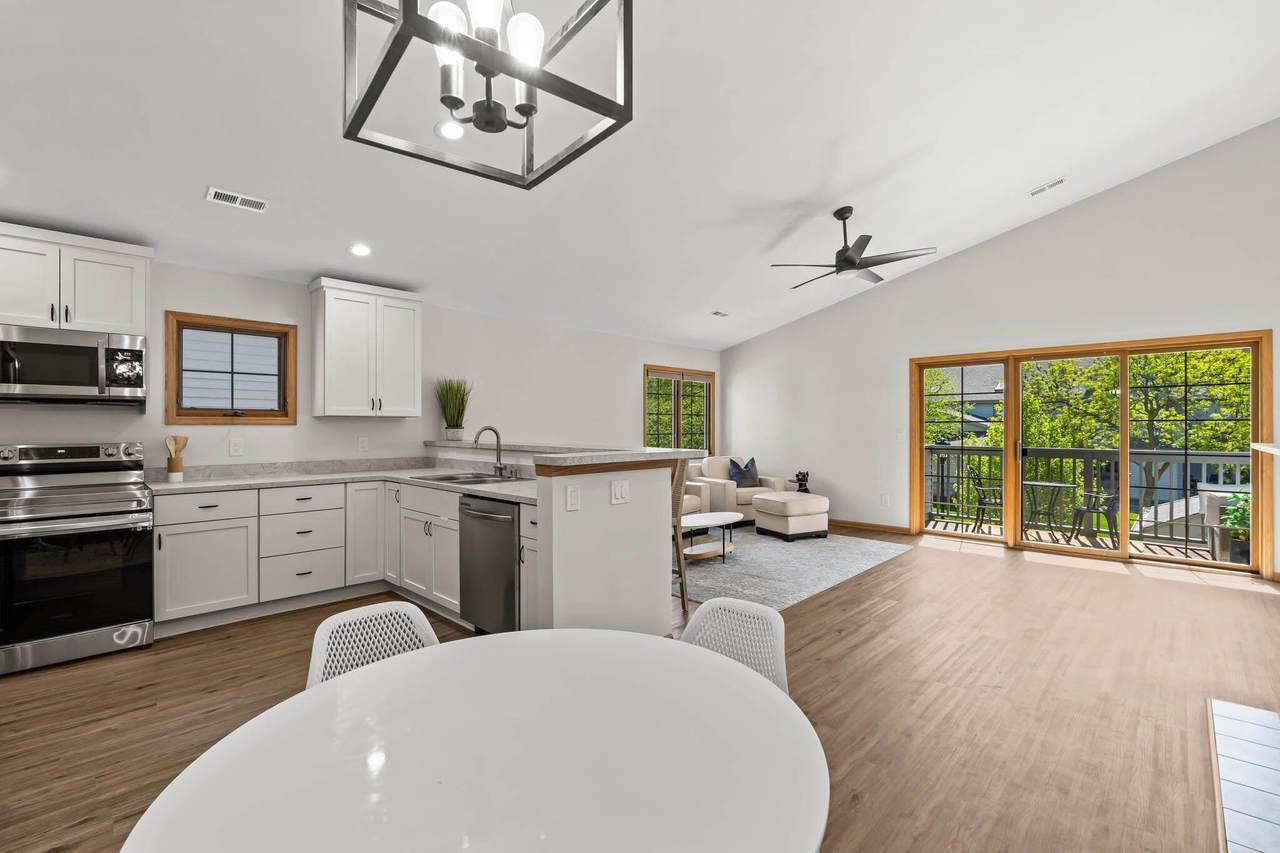 2264 Circle Rdg - Photo 1