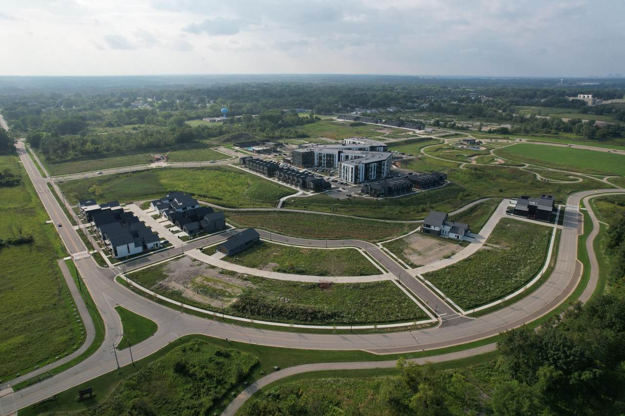 9393 Lake Vista Pkwy - Photo 1