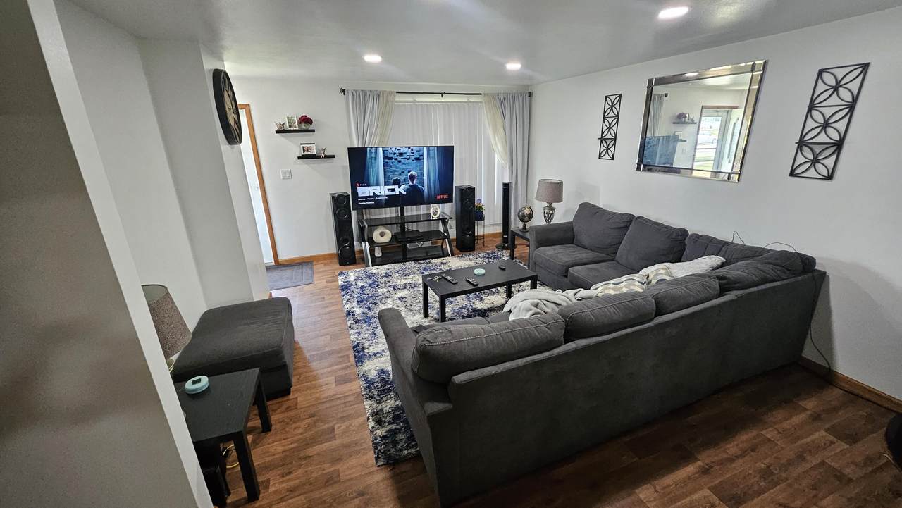 1319 Greenfield Ave - Photo 1