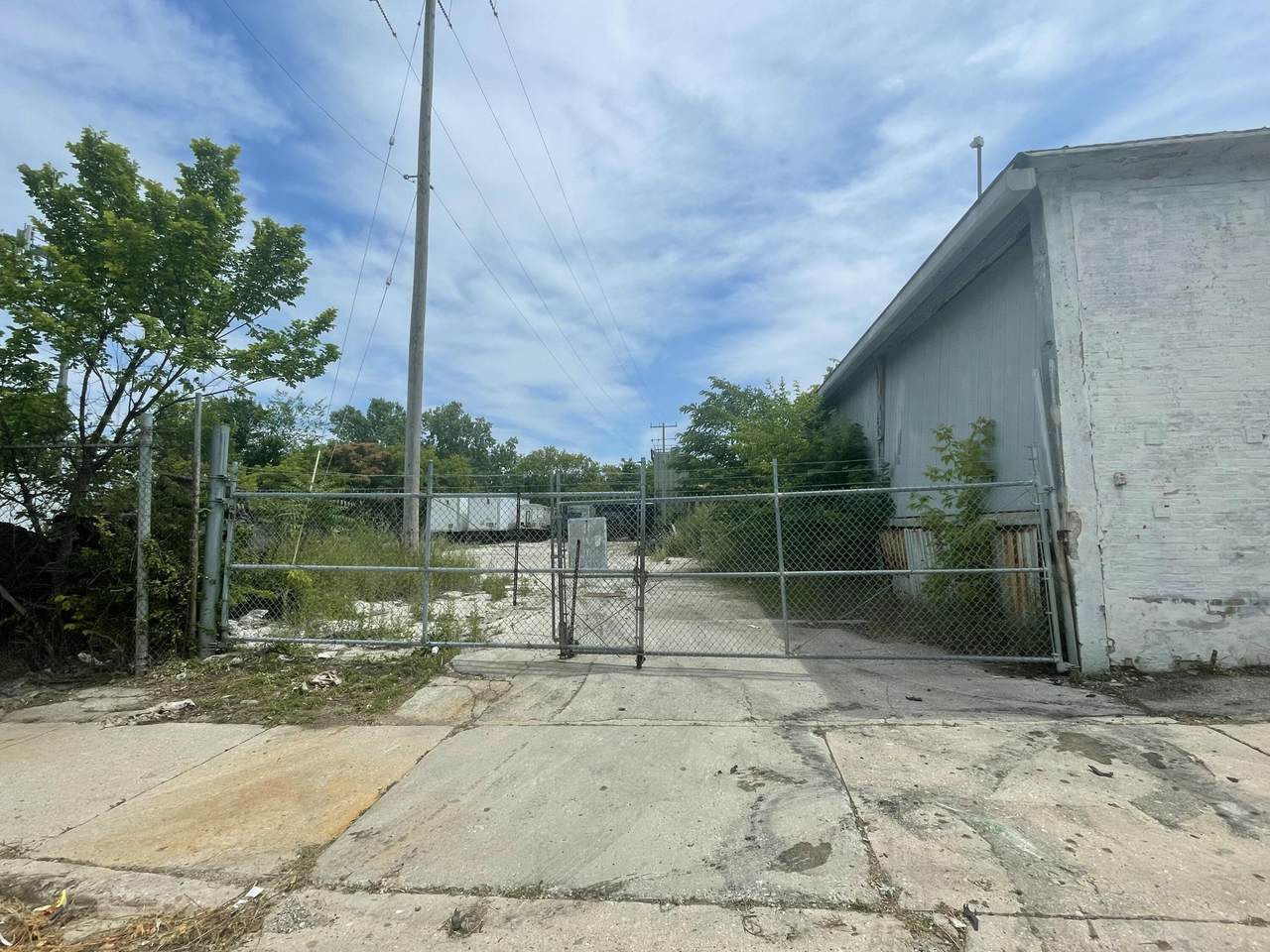 2848 32nd St - Photo 1