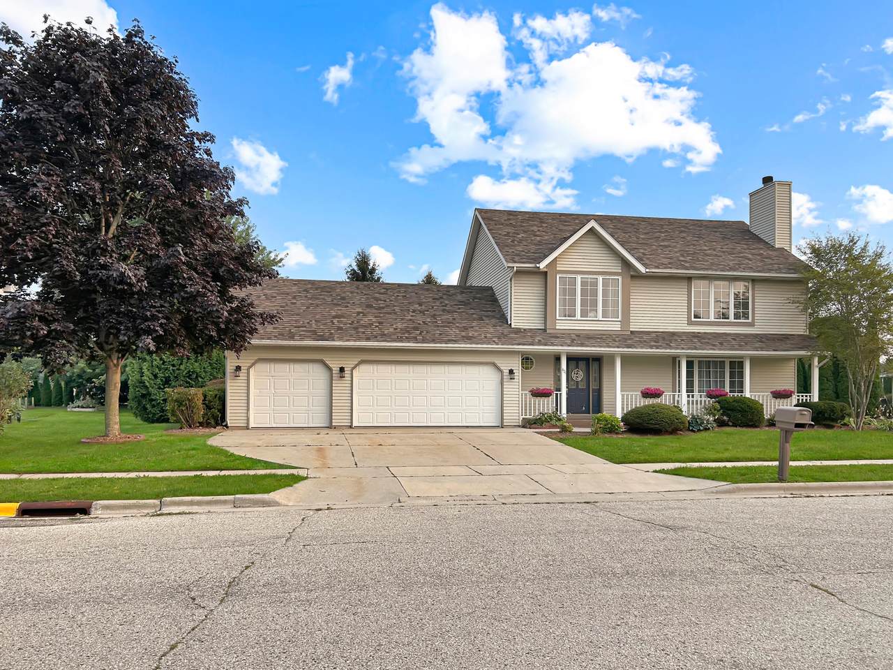 425 Clay St - Photo 1