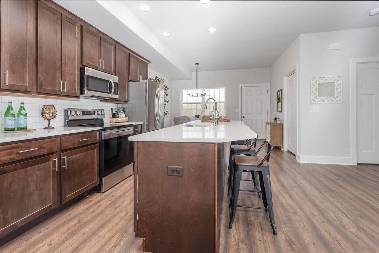 455 Hillary Cir - Photo 1