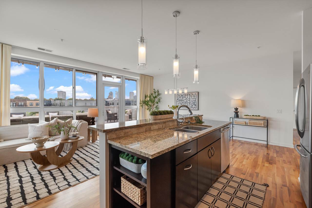 1902 Commerce St - Photo 1