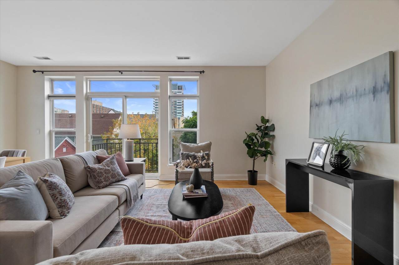 1550 Warren Ave - Photo 1