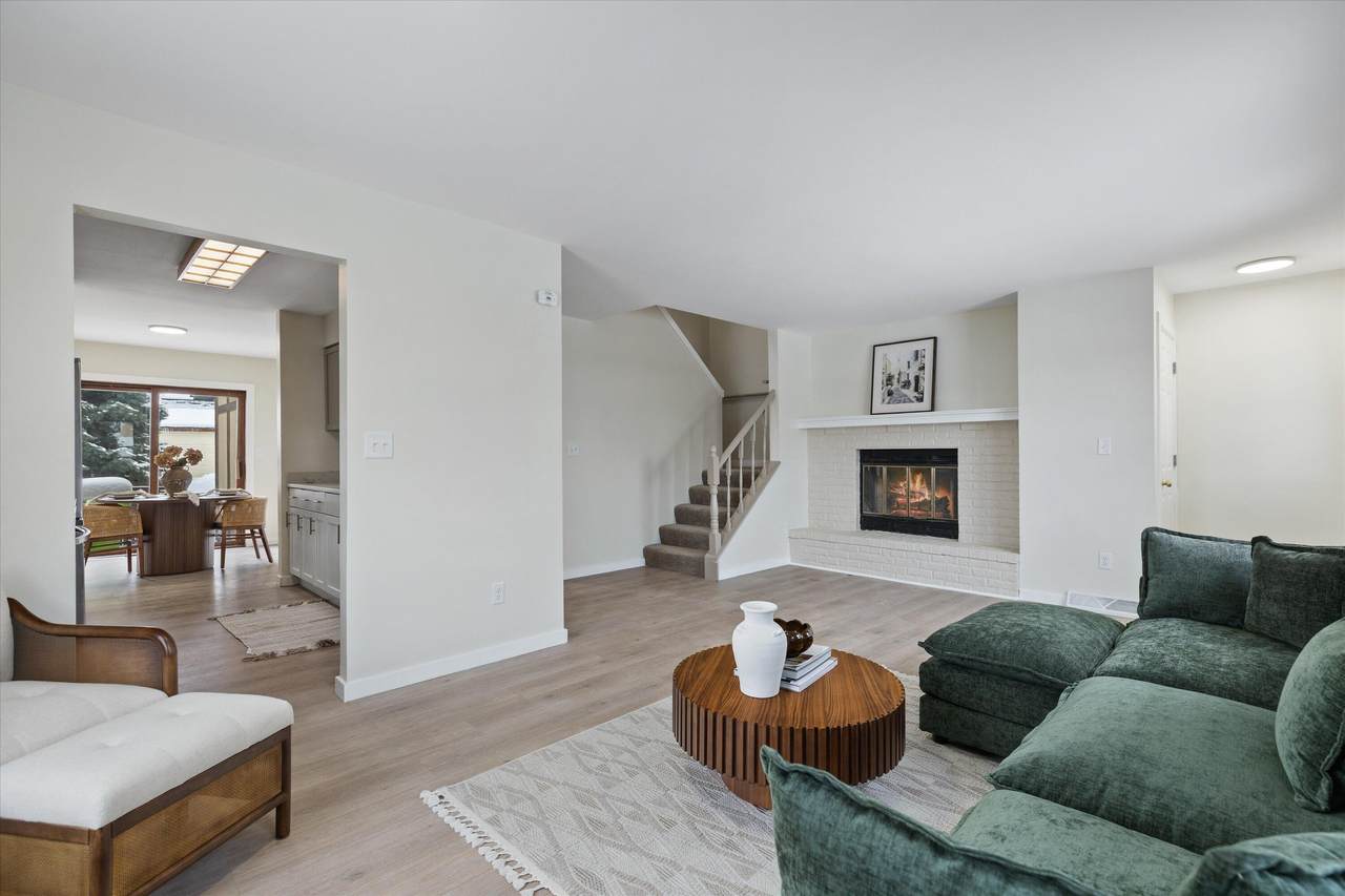 530 Manchester Ln - Photo 1