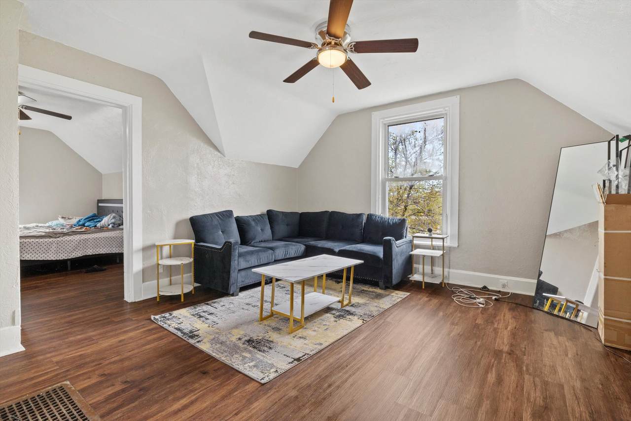 1220 Wisconsin St - Photo 1